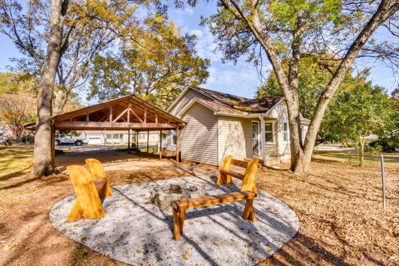 Tranquil Travelers Rest Home With Fire Pit! Екстер'єр фото